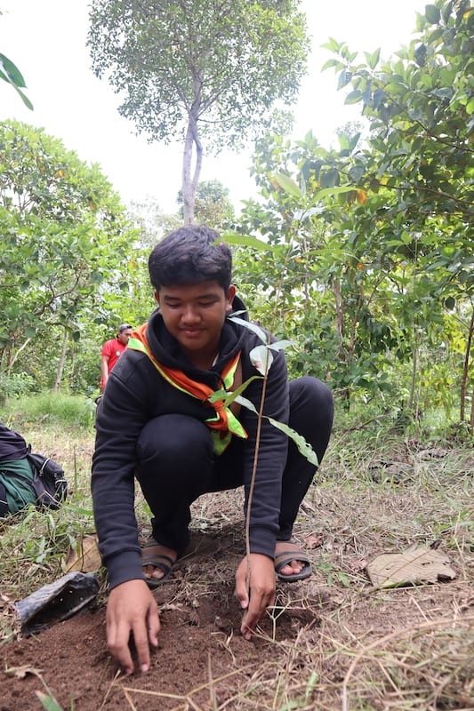 Kegiatan Penanaman Pohon Dalam Rangka Hari Menanam Pohon Indonesia oleh Anak Muda Kayong Utara